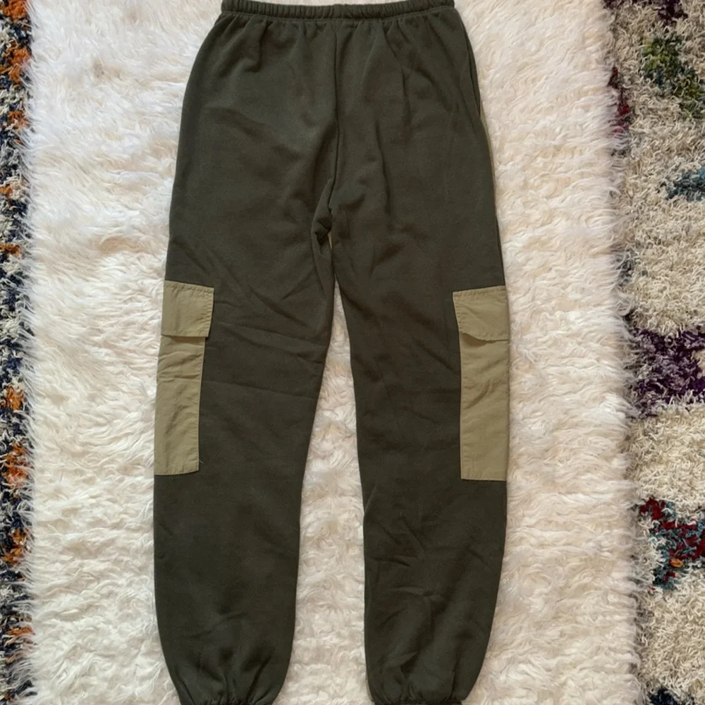 Forever 21 Colorblock Drawstring Cargo Joggers, Size XS - Picture 7 of 14